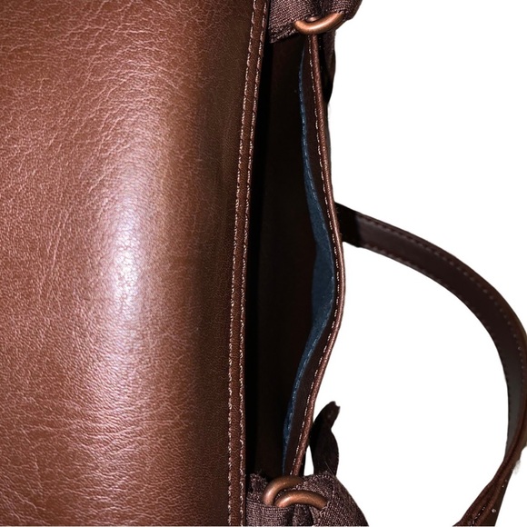 Matt & Nat Phi Crossbody w/ Adjustable Strap, Magnetic Flap, & Zipper - Picture 8 of 9